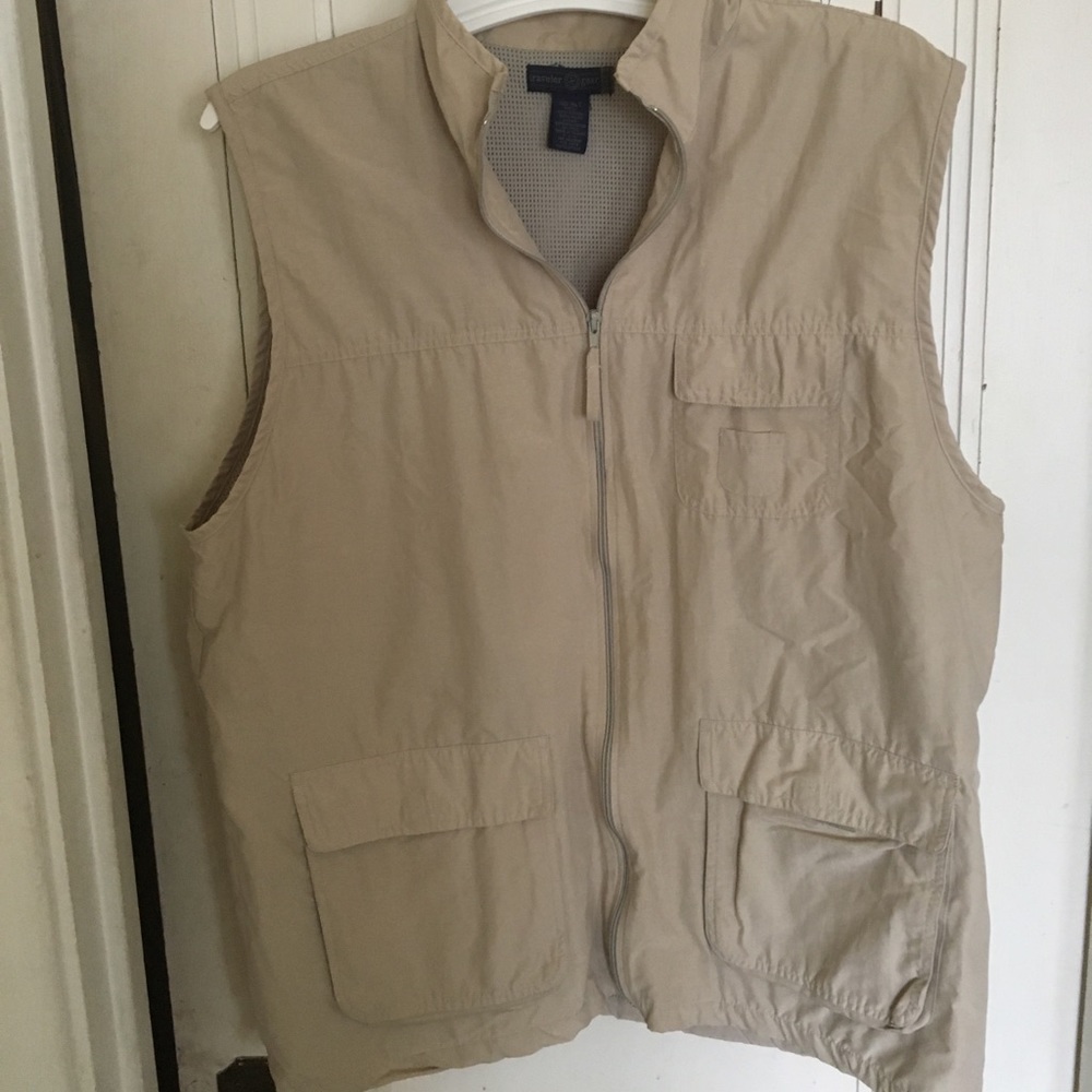 Wms 1XL beige zip up light weight vest NWOT